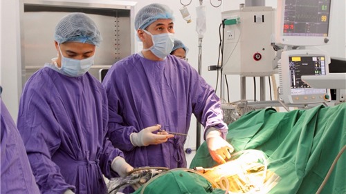 “Bàn tay vàng” phẫu thuật nội soi phức tạp gia nhập Vinmec Hạ Long
