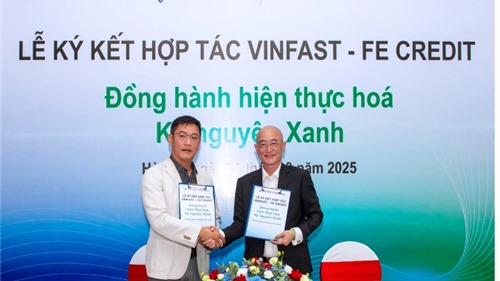 FE Credit triển khai loạt ưu đãi dành cho khách hàng mua xe máy điện VinFast 