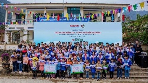 FE Credit ưu đãi đến 50% lãi suất cho người dân vùng lũ 