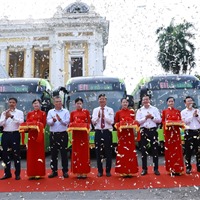 Vinbus khai trương tuyến buýt điện miễn phí E11 