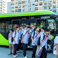 Quảng Ninh triển khai xe bus điện miễn phí đưa đón học sinh đến trường 