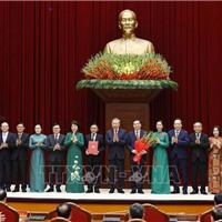 Hội nghị công bố Quyết định của Bộ Chính trị về công tác cán bộ 