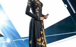 Phạm Hương trong trang phục truyền thống tại Miss Universe 2015