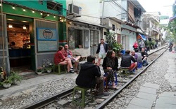 Hà Nội: Dẹp bỏ các quán cà phê kinh doanh giữa đường ray tàu hỏa