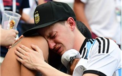 CĐV Argentina khóc hết nước mắt khi giấc mơ World Cup 2018 không thành sự thật