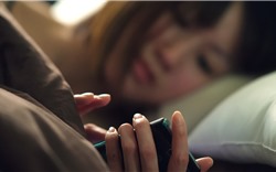 10 dấu hiệu cảnh báo nghiện điện thoại và mạng xã hội