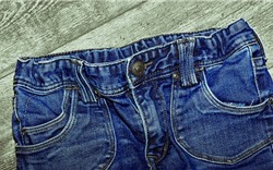 Tại sao hầu hết quần jeans lại có màu xanh?