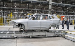 VinFast hoàn thành sản xuất thân vỏ xe Lux SUV đầu tiên