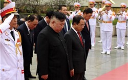 Chủ tịch Kim Jong-un vào Lăng viếng Chủ tịch Hồ Chí Minh