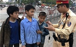 CSGT giúp đỡ 3 cháu bé ở Lào Cai bị lạc tại Hà Nội