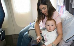Từ vụ bé 2 tháng tuổi tử vong khi đi máy bay: Bố mẹ cần nhớ những điều sau khi đưa con đi máy bay