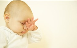 Cách chăm sóc mắt cho trẻ sơ sinh tránh các bệnh nhiễm khuẩn thường gặp