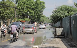 Con đường luôn ngập nước bất kể nắng mưa