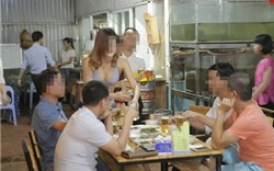 Nhân viên mặc bikini phục vụ bàn của nhà hàng hay Bia Sài Gòn?
