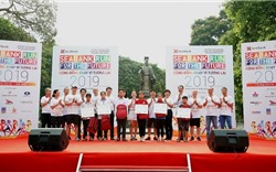 Gần 2.300 người tham gia giải chạy cộng đồng gây quỹ học bổng cho trẻ em nghèo hiếu học tai Hà Nội