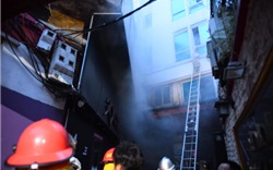 Hà Nội: Cháy lớn khách sạn 6 tầng ở phố cổ, du khách "hốt hoảng" chạy thoát thân