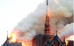 Trước nhà thờ Đức Bà Paris, nhiều công trình nổi tiếng bị hỏa hoạn thiêu rụi