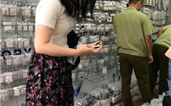 Chợ Ninh Hiệp, Hà Nội: Đồng hồ, kính mắt, quần áo giả thương hiệu nổi tiếng được bán theo... cân