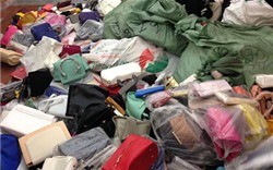 Lạng Sơn: Thu giữ lô hàng lớn túi xách giả nhãn hiệu Adidas và Nike