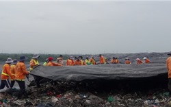Những công nhân làm việc trên ‘núi rác’ lớn nhất ở TP.HCM