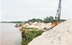Hà Nội: 80% bãi tập kết, trung chuyển vật liệu xây dựng ven sông hoạt động trái phép