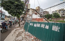 Rác thải, phế liệu "ngập" tuyến đường Trường Chinh, Minh Khai