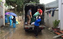 Hỗ trợ nhu yếu phẩm cho gần 3.000 hộ dân thôn Hạ Lôi (Mê Linh)