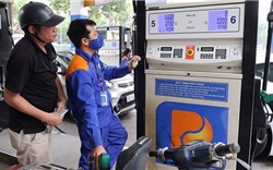 Giá xăng dầu và điện sinh hoạt giảm: Hỗ trợ tích cực người tiêu dùng