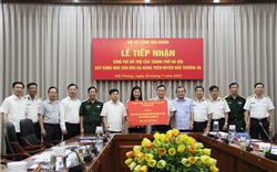 Thành phố Hà Nội trao 38 tỷ đồng hỗ trợ Bộ Tư lệnh Hải quân