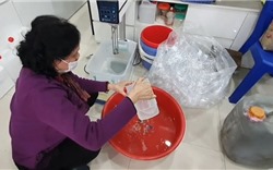 Hà Nội xử lý tình trạng &#39;chế&#39; nước rửa tay rởm bán ra thị trường
