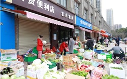 Vũ Hán mở chợ cóc phục vụ người dân