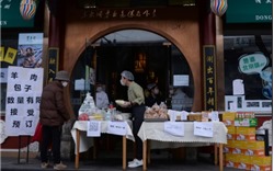 Nhà hàng Trung Quốc bán tống bán tháo thực phẩm để cắt lỗ