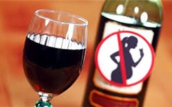 Quán nhậu phải treo biển: Uống rượu, bia có thể ảnh hưởng đến sức khỏe thai nhi