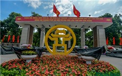 Hà Nội trang hoàng đường phố, chào mừng kỷ niệm 1010 năm lịch sử