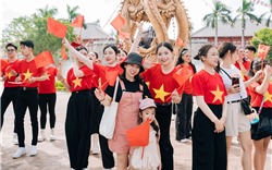 Bãi Cháy rực rỡ pháo hoa, cờ hoa, hút du khách dịp lễ 2/9
