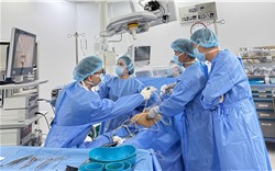 Vinmec Đà Nẵng mổ cấp cứu u buồng trứng khổng lồ cho ca suy thận 