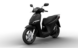  Xăng vượt 27.000đ/lít, xe điện đổi pin Feliz II được săn đón 