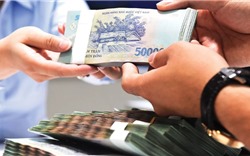 Lãi suất tăng vọt, chủ đầu tư "căng mình" giữ thanh khoản 