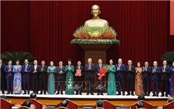 Hội nghị công bố Quyết định của Bộ Chính trị về công tác cán bộ 