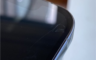 Kính màn hình iPhone 12 có độ bền gấp 4 lần thế hệ cũ nhưng vẫn bị trầy xước