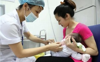 Rộ trào lưu nhà giàu đưa con "xuất ngoại" tiêm vắc xin