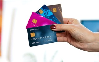 Sự khác nhau giữa thẻ ghi nợ và thẻ tín dụng