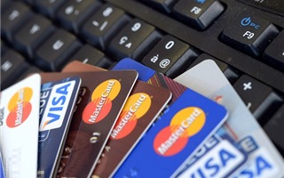 Các cách giảm phí thường niên thẻ tín dụng