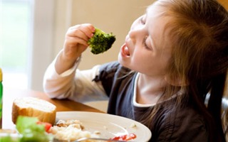 5 loại thức phẩm không nên cho trẻ ăn vào mùa lạnh
