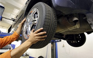Cách kiểm tra, xử lý hao mòn lốp cho xe ô tô