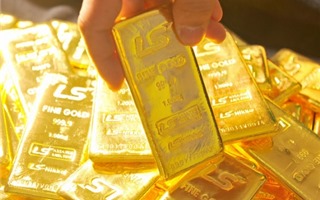 Giá vàng giảm nhẹ, tỷ giá USD tiếp tục đứng yên
