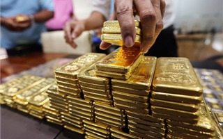 Cập nhật giá vàng ngày 27/10: Giá vàng hai thị trường cùng quay đầu giảm