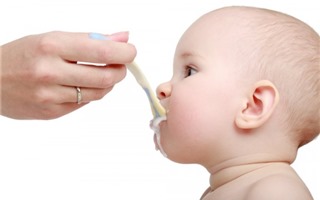 Cách chọn sữa: Nên chọn sữa chua hay váng sữa cho bé?