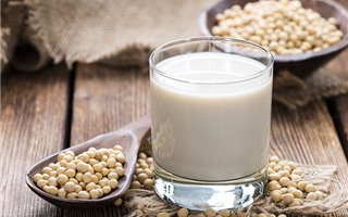 Những lợi ích khi uống sữa đậu nành