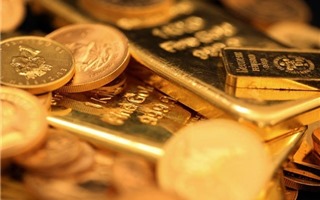 Ngày 25/4: Giá vàng SJC biến động nhẹ, USD tăng mạnh